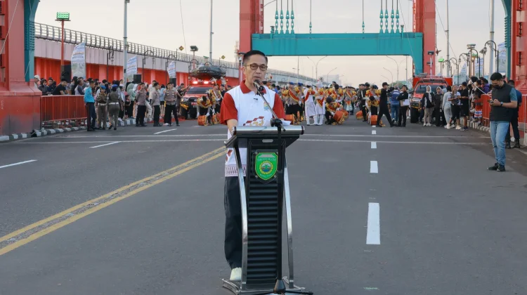 Wali Kota Palembang Ratu Dewa Resmikan Car Free Day di Jembatan Ampera