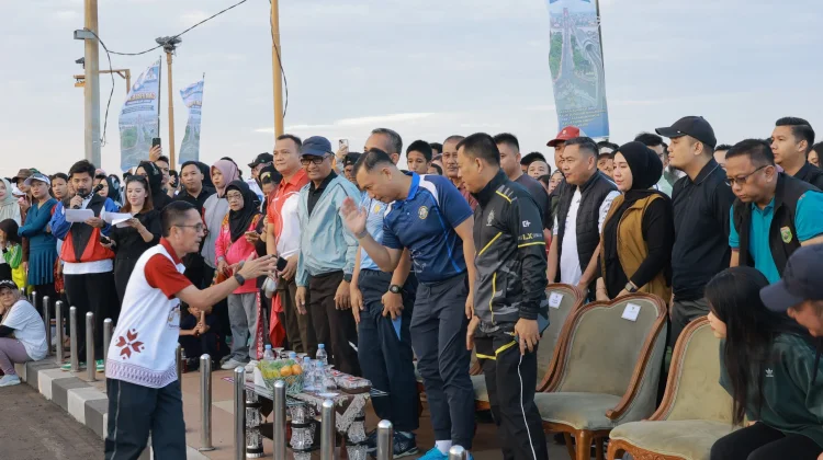 Wali Kota Palembang Ratu Dewa Resmikan Car Free Day di Jembatan Ampera