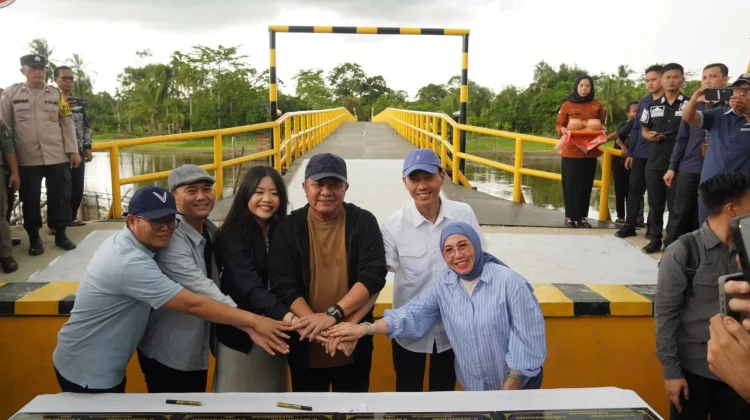 Resmikan Jembatan, Bupati OKI Muchendi Buka Akses dan Dongkrak Ekonomi Desa