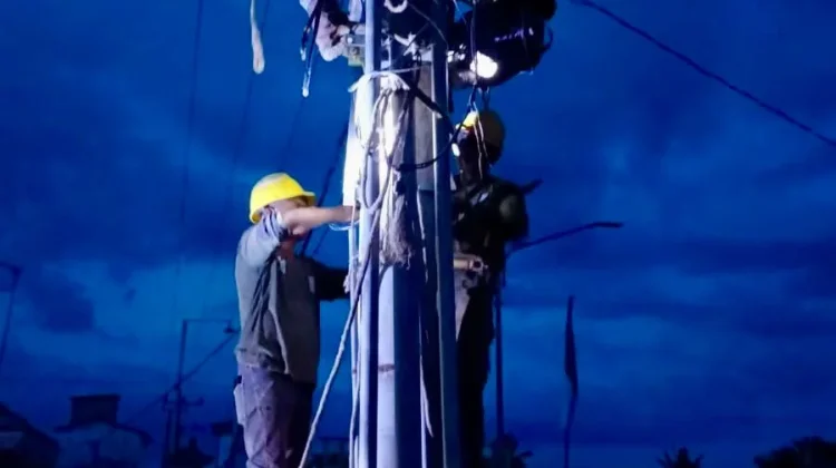 Tegangan Rendah Bikin Rusak Perangkat Elektronik Warga, PLN Lakukan Perbaikan