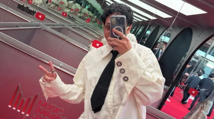 Hindia Raih Penghargaan di Music Awards Japan