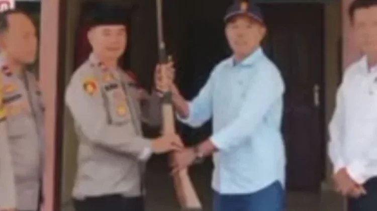 Warga Jayaloka Serahkan Senpira, Bentuk Dukungan Operasi Senpi Musi 2026