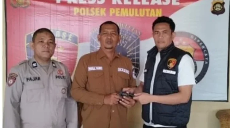 Polsek Pemulutan Apresiasi Kesadaran Warga Desa Lebung Jangkar Serahkan Senpi