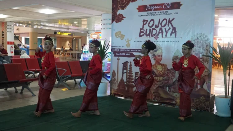 Bandara SMB II Bina Sanggar Seni dengan Program Pojok Budaya