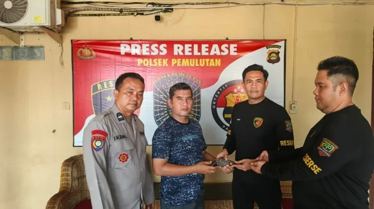 Warga Pemulutan Ilir Serahkan Senpi Rakitan dan Amunisi ke Polisi