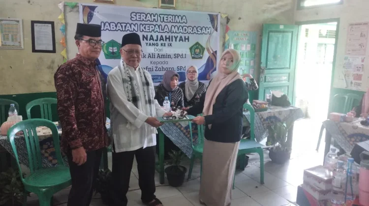Hafni Zahara Resmi Pimpin MI Najahiyah Palembang