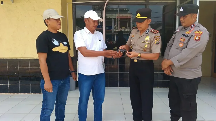 Kepala Desa Serahkan Senjata Api Rakitan Milik Warga ke Polisi