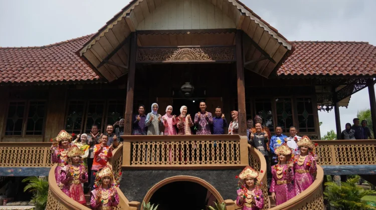 Bupati OKI Muchendi Dorong Rumah Adat OKI Jadi Pusat Aktivitas Masyarakat