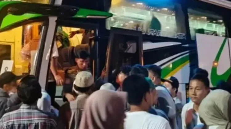 Tangis Bahagia Sambut Kepulangan 303 Jemaah Haji Muara Enim