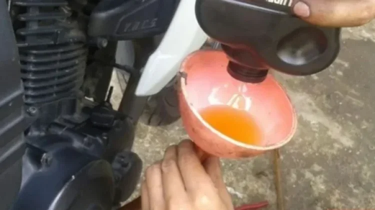 Pentingnya Mengganti Oli Motor Secara Berkala untuk Menjaga Performa