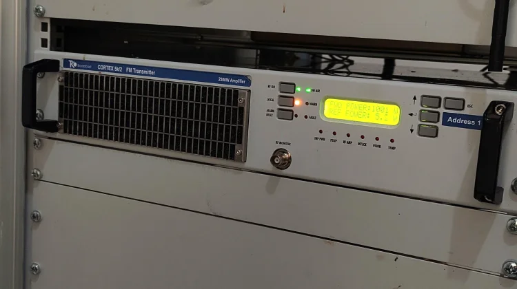 Pemancar Solid-State Perkuat Kualitas Siaran Relay RRI Muara Dua