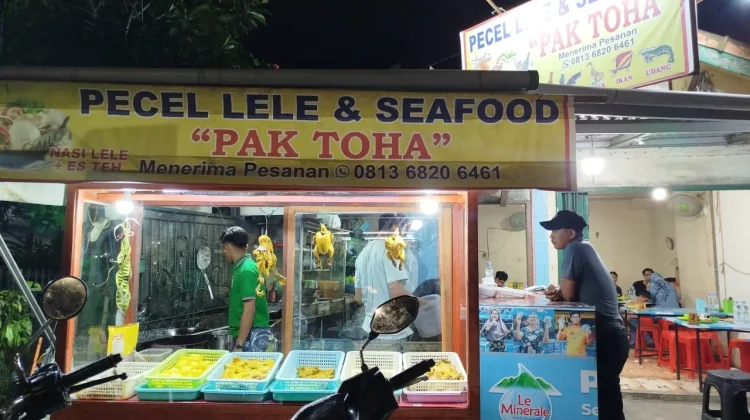 Pecel Lele Pak Toha Pertahankan Harga Murah di tengah Bahan Pokok Terus Naik