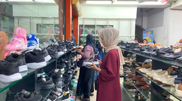Penjualan Sepatu Sekolah Meningkat Jelang Tahun Ajaran Baru