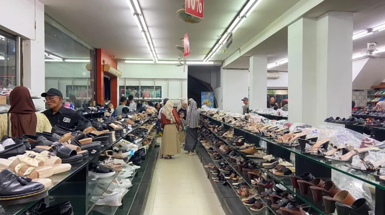 Penjualan Sepatu Sekolah Meningkat Jelang Tahun Ajaran Baru