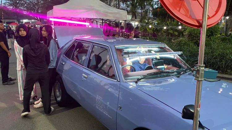 Photo Booth Mobil di Kambang Iwak Jadi Magnet Pengunjung