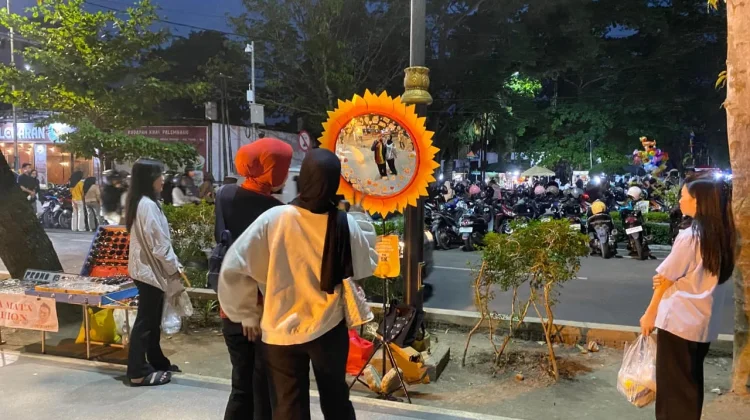 Mirror Selfie Bunga Matahari Ramaikan Kawasan Kambang Iwak