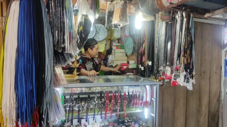 Di Tengah Teknologi Modern, Profesi Tukang Jam Tetap Bertahan