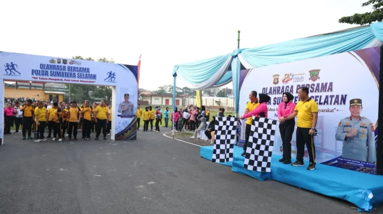 Hari Bhayangkara, Polda Sumsel Gelar Jalan Sehat dan Senam