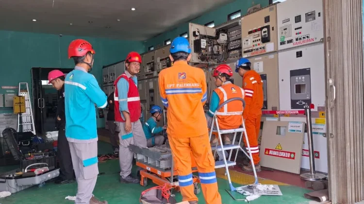 PLN UPT Palembang Jaga Keandalan Listrik, Pemeliharaan tanpa Ganggu Pelanggan