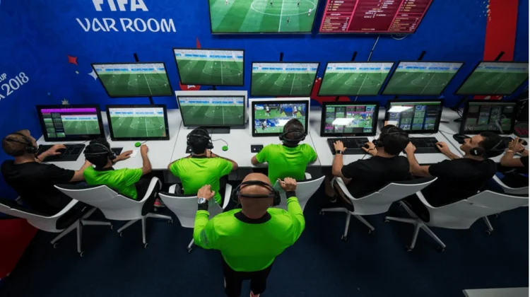 VAR dan Transformasi Digital dalam Sepak Bola Modern