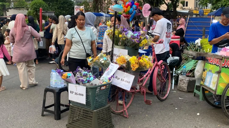UMKM Karangan Bunga Kian Diminati Para Pengunjung Kambang Iwak