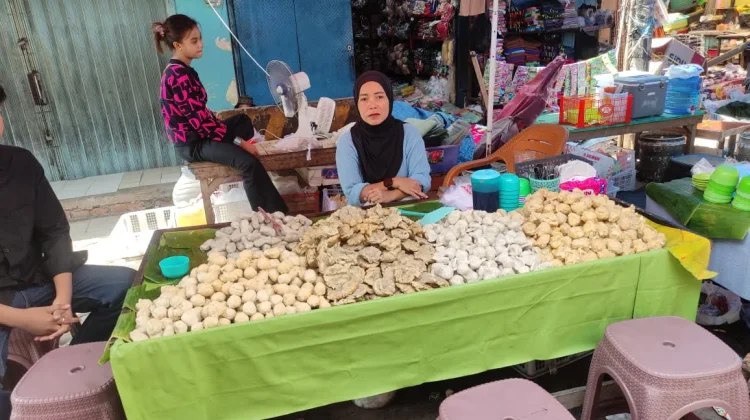 Pempek Tumpah Tetap Diminati di Tengah Tren Kuliner Modern