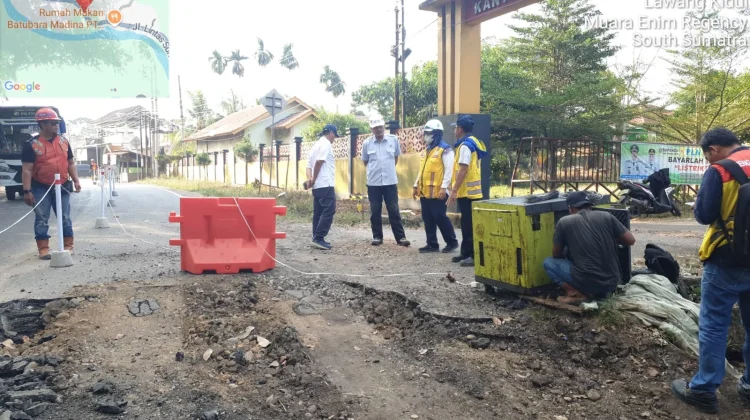 Antisipasi Macet, Perbaikan Jalan Muara Enim-Sugihwaras Terapkan Fast Track 24 Jam