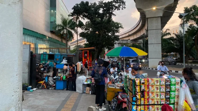Hemat Uang Saku, UMKM Kawasan Belakang PIM Palembang Jadi Pilihan Pekerja Mall