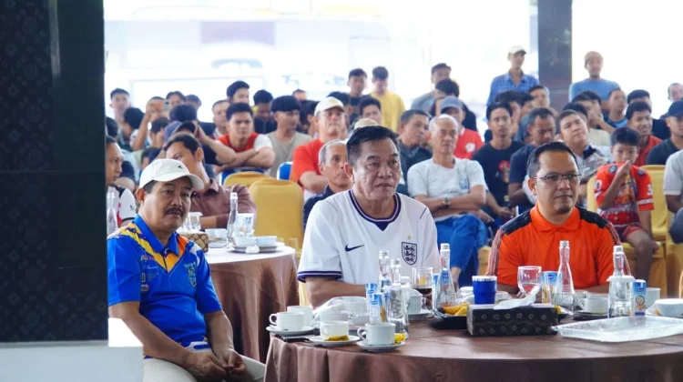 Ratusan Warga Euforia Nobar Piala Dunia Bersama Bupati Muba