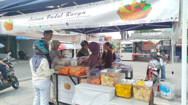 Viral di TikTok, Asinan Padat Raya Raup Omzet Rp8 Juta Sehari