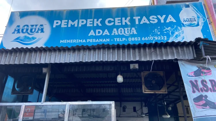 Pempek Cek Tasya Tawarkan Sensasi Makan Sambil Karaoke