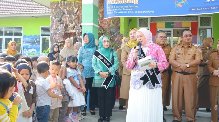 Bunda PAUD Palembang Tinjau MPLS, Tekankan Sekolah Ramah Anak