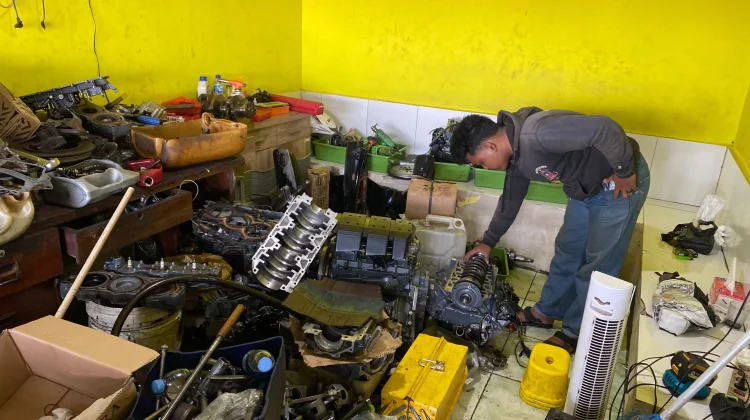 Bengkel PT Kelvin Jadi Andalan Perbaikan Speed Boat di Sungai Musi