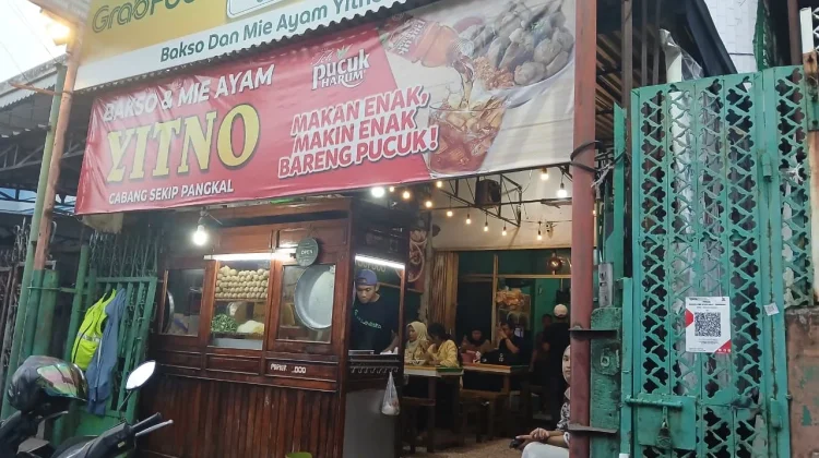 Kisah Bakso Yitno Palembang: Dari Tenda Gerobak Jadi Warung Ramai