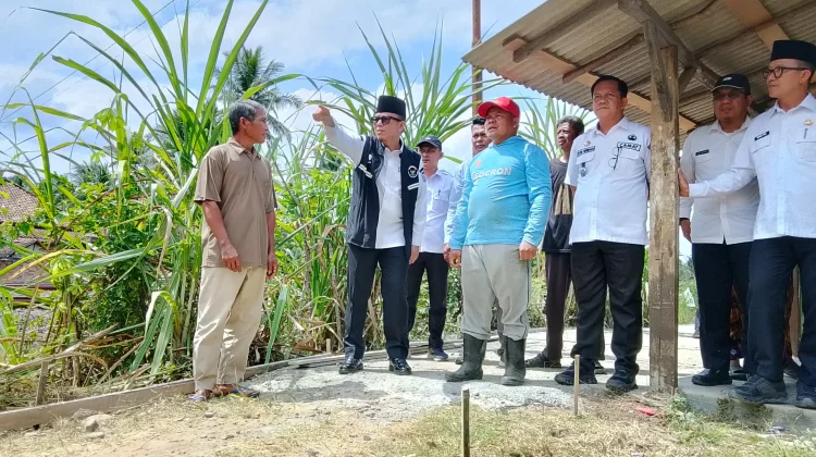 Bupati OKU Rogoh Kocek Pribadi Bangun Jalan di Sepancar