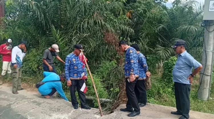 Jalan Alternatif Rawa Maju Retak, Pengguna Jalan Diimbau Waspada