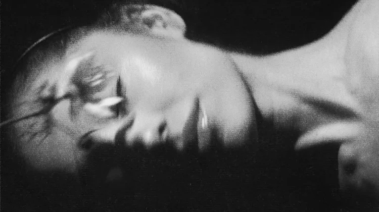 Ariana Grande Bagikan Teaser Music Video Petal