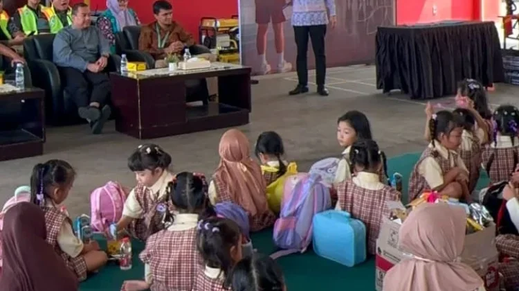 Bandara SMB II Palembang Ajak Anak TK Kenal Dunia Penerbangan