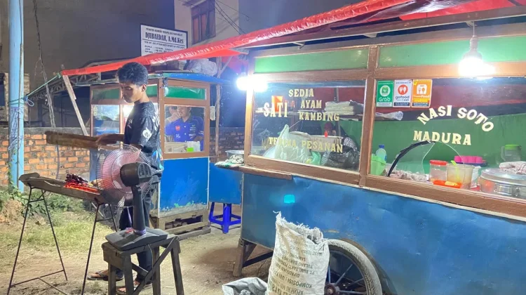 Selama Belasan Tahun Warung Nasi Goreng Somber Engon Tetap Ekonomis