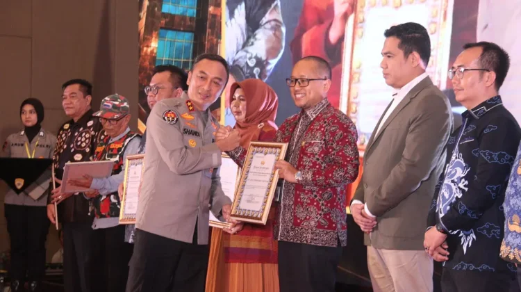 PLN UID S2JB Raih Penghargaan Polda Sumsel atas Keandalan Listrik