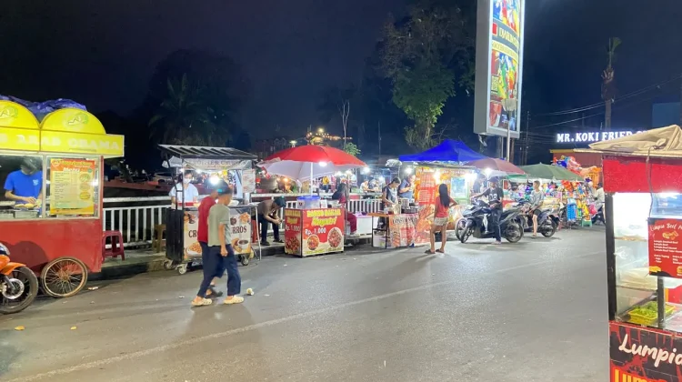 Jembatan Sungai Sekanak Lambidaro PIM, Salah Satu Pusat Jajanan UMKM Malam di Rusun