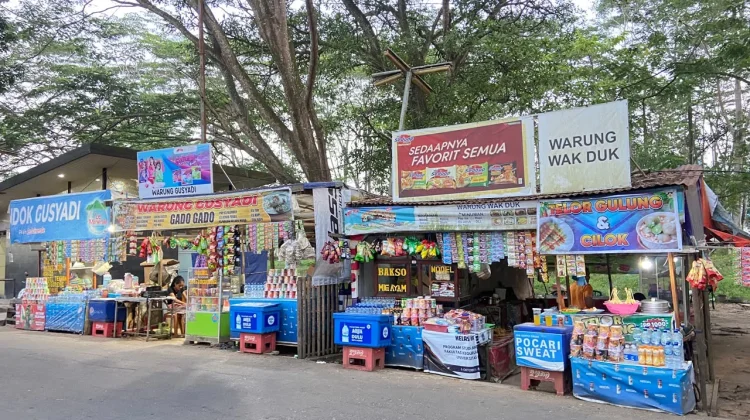Warung Makan Jakabaring Tetap Diminati meski Kafe Semakin Menjamur di Palembang