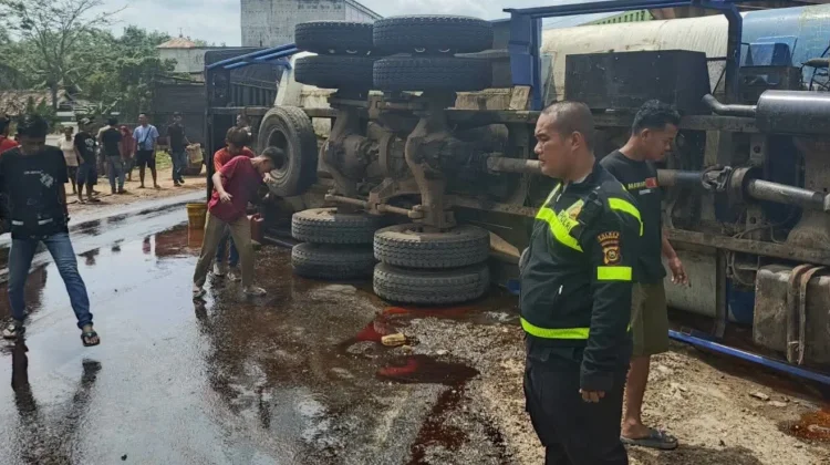 Tabrakan Beruntun Empat Kendaraan di Jalintim Banyuasin, CPO Tumpah