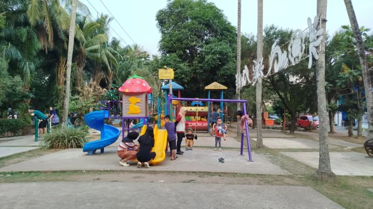 Taman Dharma Wanita Palembang Jadi Favorit Rekreasi Keluarga Secara Gratis