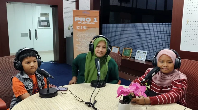 Homeschooling Bahagia Tanamkan Kepedulian terhadap Gajah
