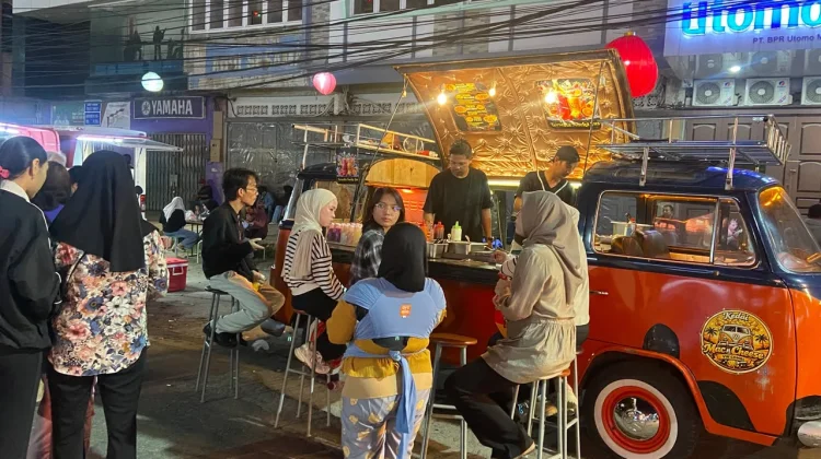 Mac n Cheese VW Kombi Jadi Daya Tarik Car Free Night Palembang