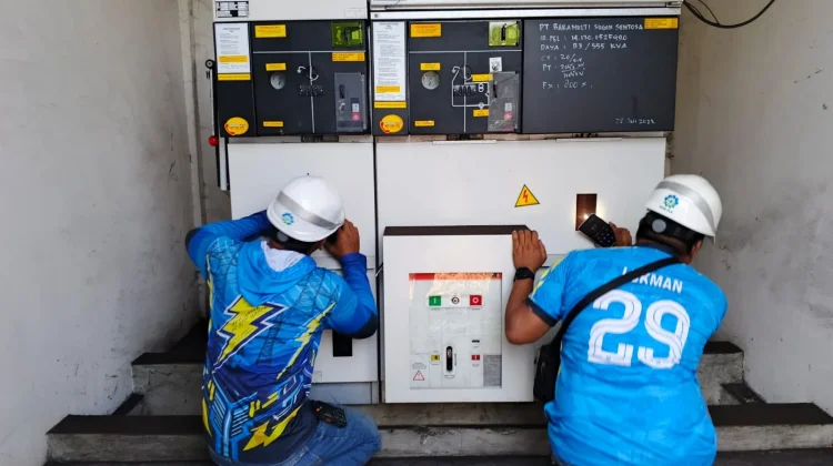 PLN Pastikan Pemulihan Listrik di Seberang Ulu I Dilakukan Bertahap