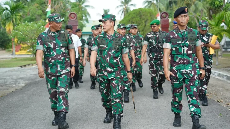 Pastikan Kesiapan Tempur Personel, Pangdam II/Sriwijaya Tinjau Yonkav/5 DPC