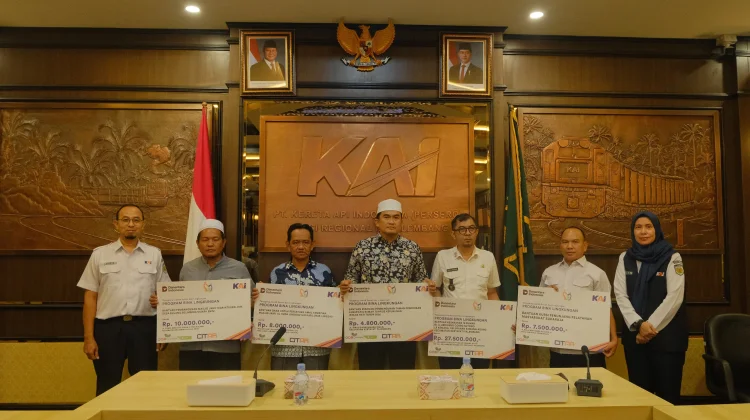 KAI Divre III Palembang Salurkan Bantuan TJSL Rp890 Juta kepada Masyarakat