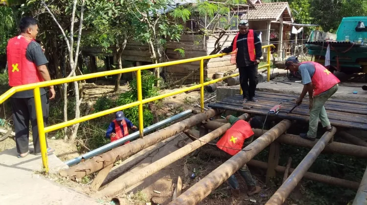 Jembatan Purwosari Muba yang Viral Kini Sudah Diperbaiki
